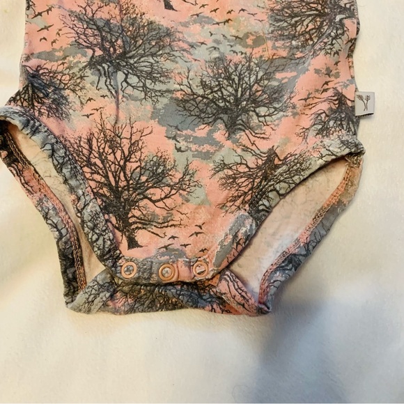 Wheat pink tree Print Onesie - Picture 3 of 4